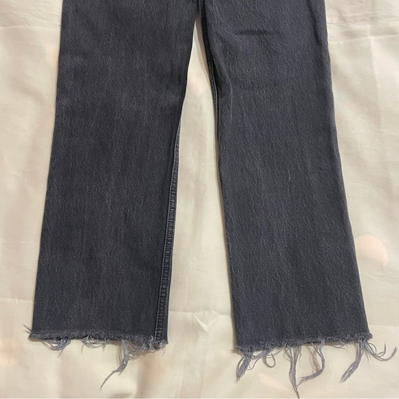 RE/DONE- 70s High Rise Stovepipe Distressed Frayed Hem Jeans in Aged Black - Picture 7 of 10
